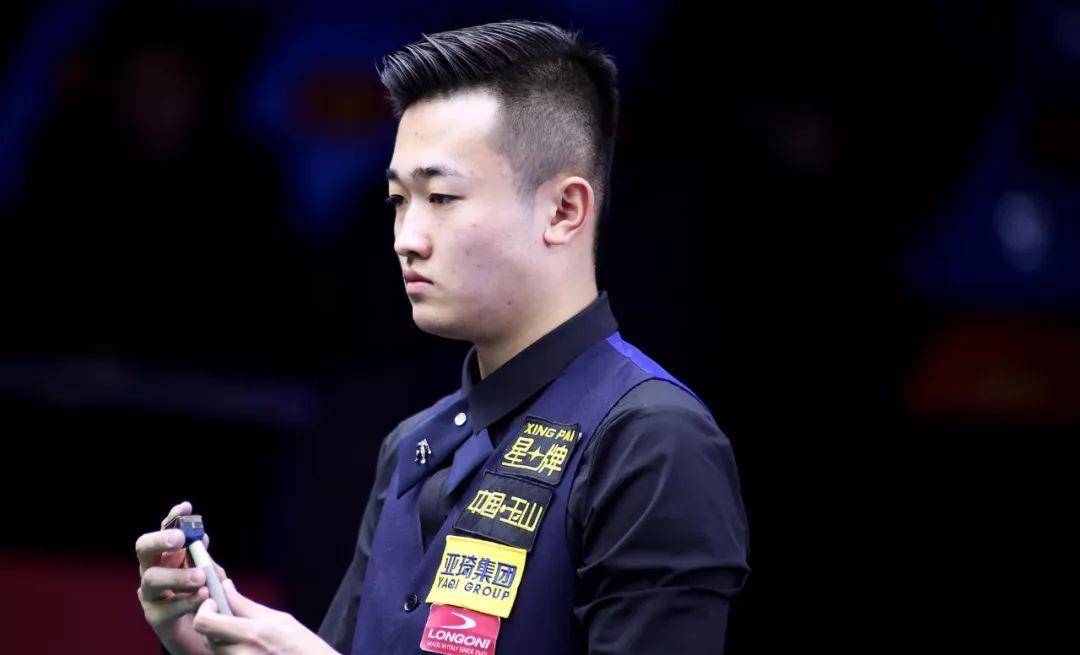 略显清瘦的 略显清瘦的