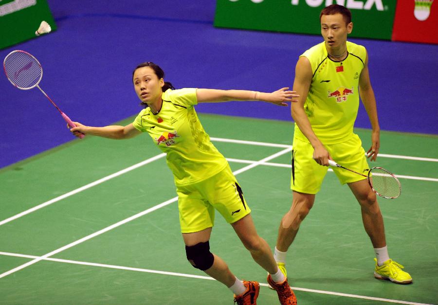 边后卫压上 边后卫压上